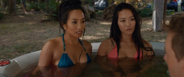 Olivia Munn sexy, Donna Benedicto sexy, Melanie Chan sexy – Buddy Games (2019)