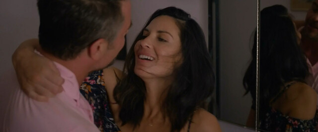 Olivia Munn sexy, Donna Benedicto sexy, Melanie Chan sexy – Buddy Games (2019)