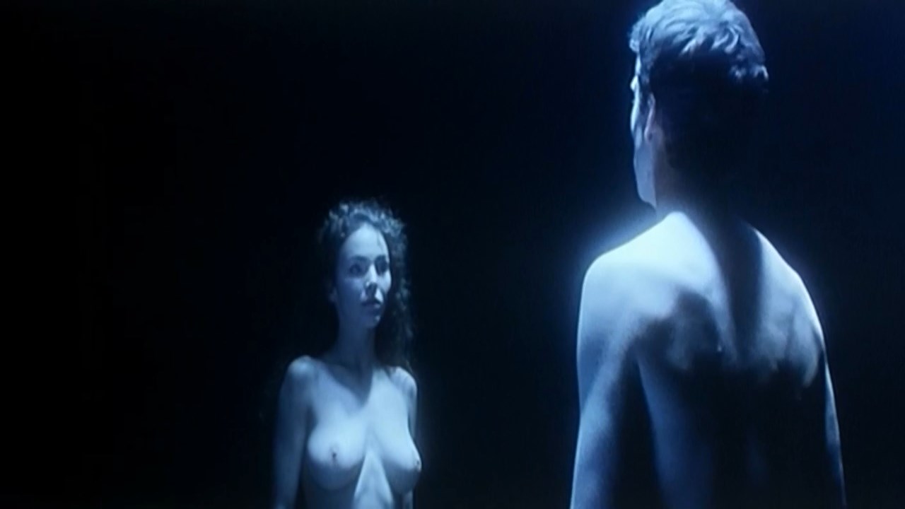 Claire Keim nude – Barracuda (1997)