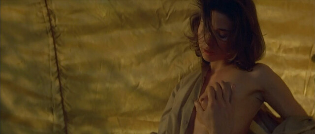 Johanna Marlowe nude – Bad Moon (1996)