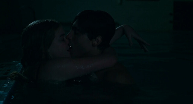 Maisie Williams sexy, Anya Taylor-Joy sexy – The New Mutants (2020)