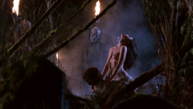 Leela Savasta nude – Masters of Horror s01e12 (2006)