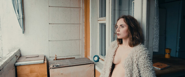 Darya Plakhtiy nude – Falling (2017)