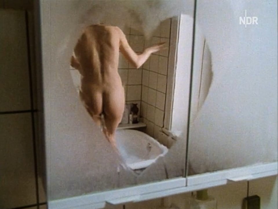 Nicolette Krebitz nude – Schicksalsspiel (1993)