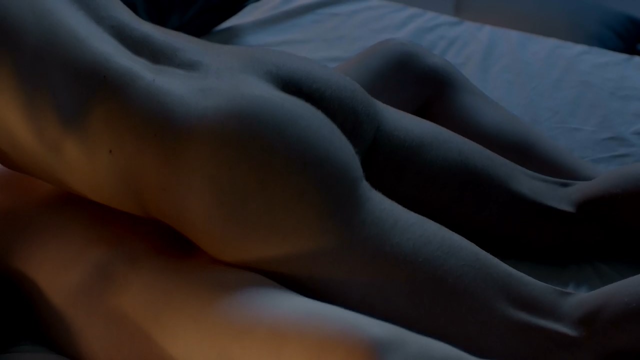 Sara Etienne (Sara Linaje) sexy – Replica (2014)