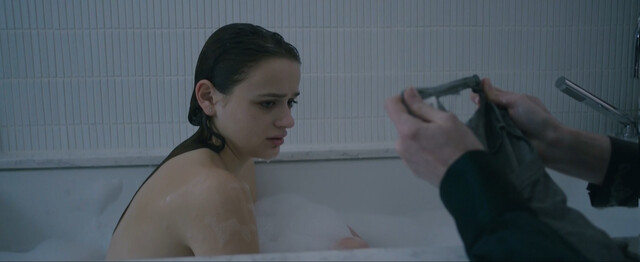 Joey King sexy – The Lie (2018)