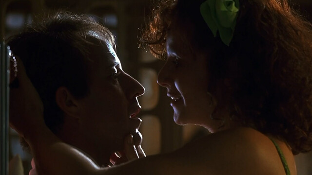 Debra Winger sexy – Wilder Napalm (1993)