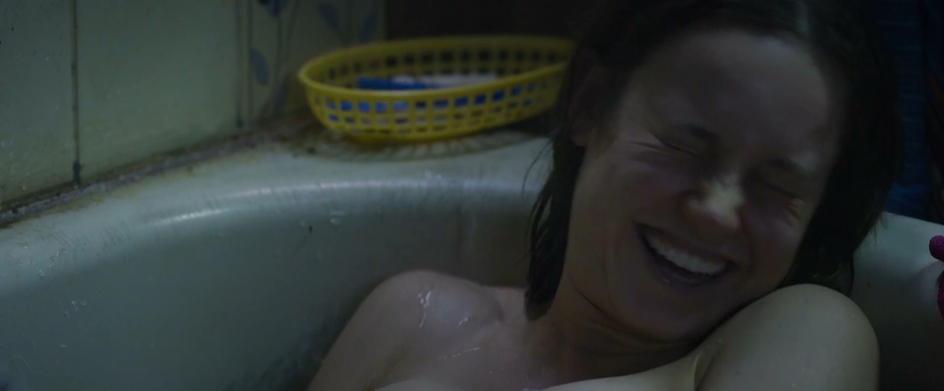 Brie Larson sexy – Room (2015)