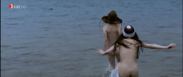 Anna Maria Muhe nude, Christina Drechsler nude – Novemberkind (2008)