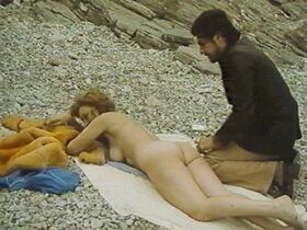 Sasa Kastoura nude - Oi apanthropoi (1976)