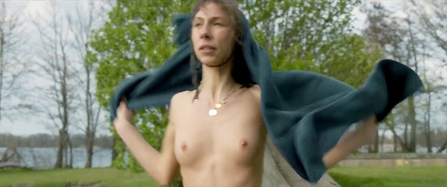 Linda Poppel nude - Tamara (2021)