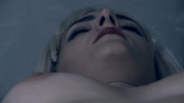 Julie Kunz nude - Hosten (2015)