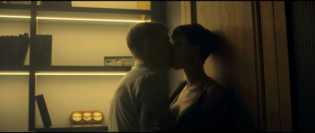 Marina Vorozhischeva sexy, Alyona Konstantinova sexy – Offline s01e01-02 (2021)