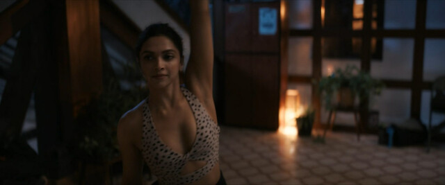 Deepika Padukone sexy, Ananya Panday sexy – Gehraiyaan (2022)
