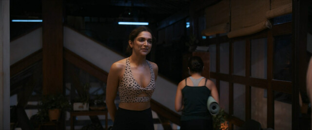 Deepika Padukone sexy, Ananya Panday sexy – Gehraiyaan (2022)