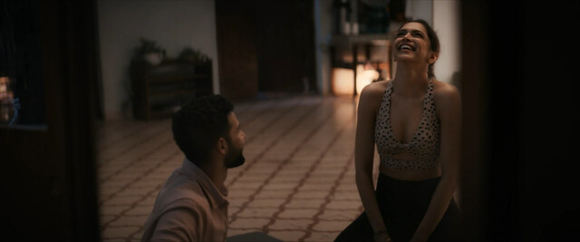 Deepika Padukone sexy, Ananya Panday sexy – Gehraiyaan (2022)