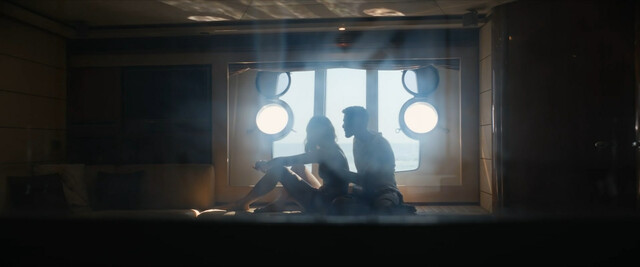 Deepika Padukone sexy, Ananya Panday sexy – Gehraiyaan (2022)