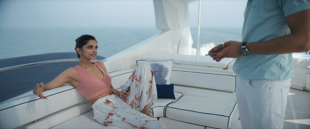Deepika Padukone sexy, Ananya Panday sexy – Gehraiyaan (2022)