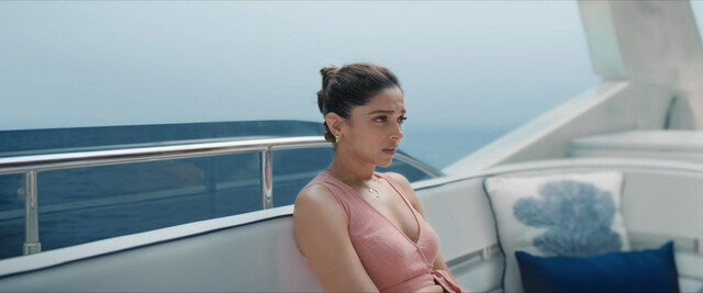 Deepika Padukone sexy, Ananya Panday sexy – Gehraiyaan (2022)