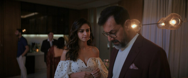 Deepika Padukone sexy, Ananya Panday sexy – Gehraiyaan (2022)