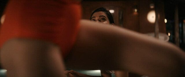 Deepika Padukone sexy, Ananya Panday sexy – Gehraiyaan (2022)