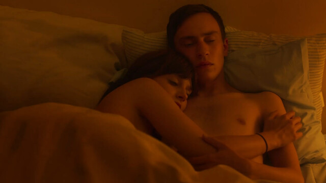 Aubrey Peeples sexy, Caroline Huey sexy – Heartthrob (2017)