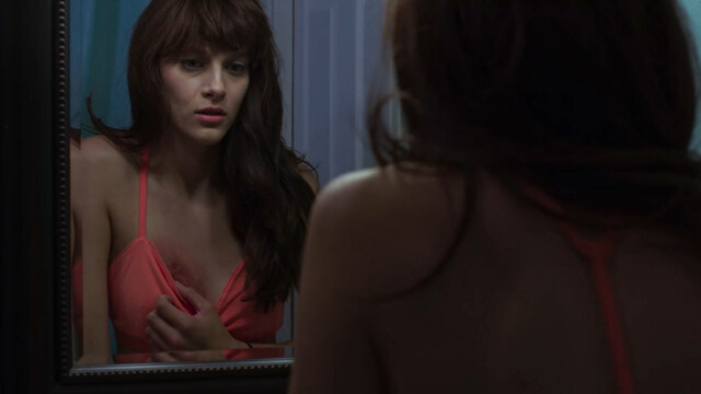 Aubrey Peeples sexy, Caroline Huey sexy – Heartthrob (2017)