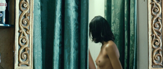 Olivia Magnani nude - Le conseguenze dell'amore (2004)