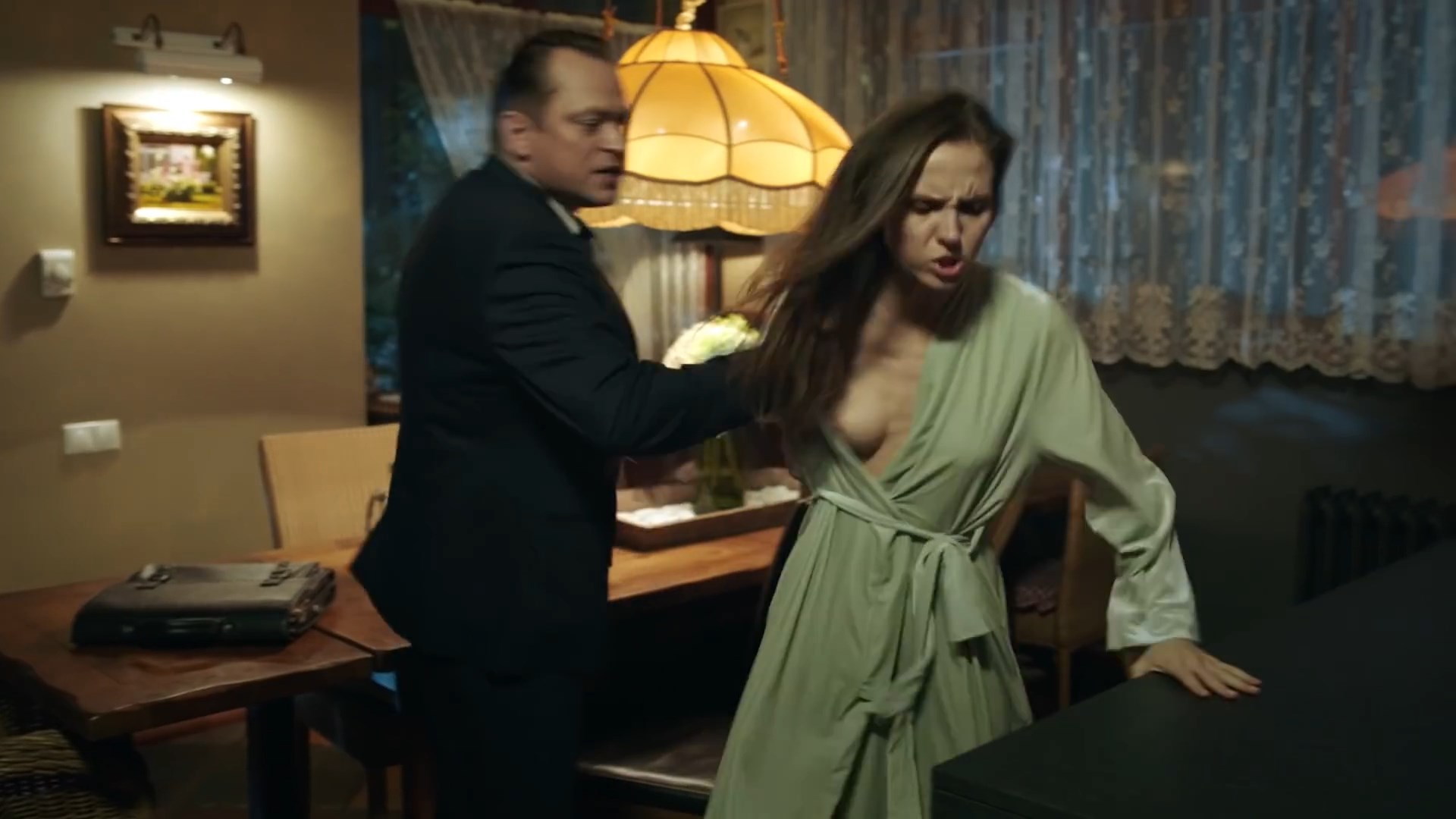 Yuliya Pozhidaeva nude - Opasnyy soblazn (2020)