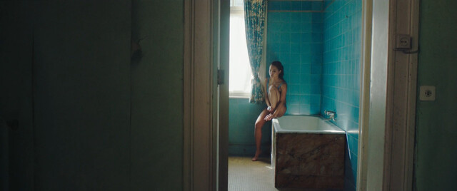 Yade Lauren sexy - Balcony (2017)