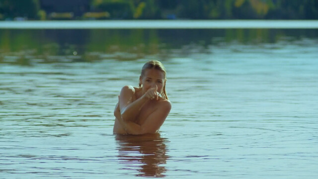 Lucie Vondrackova sexy - Hotel Limbo (2020)