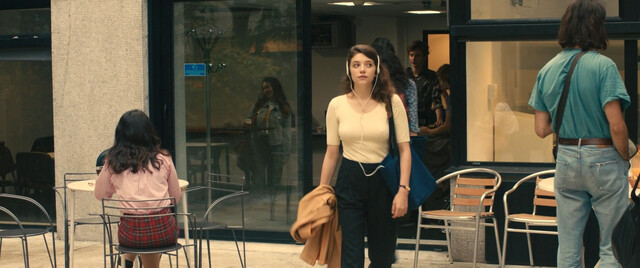 Zoe Adjani sexy - Cigare au miel (2020)