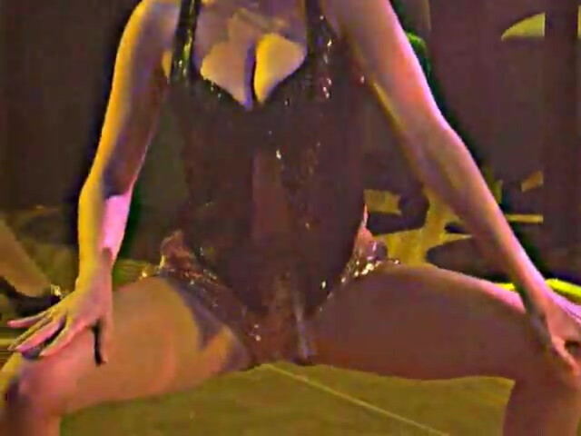 Alison Brie sexy, Angela Sarafyan sexy, Beth Dover sexy - Hot Sluts s01e05 (2009)