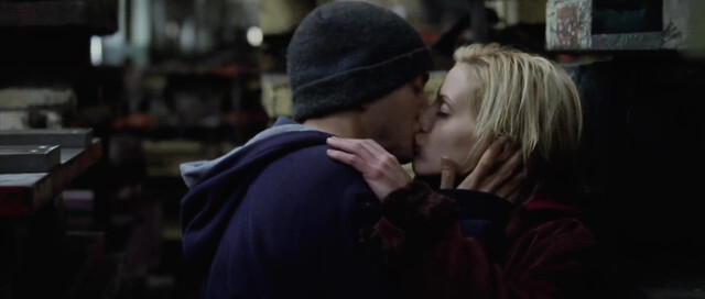 Brittany Murphy sexy - 8 Mile (2002)