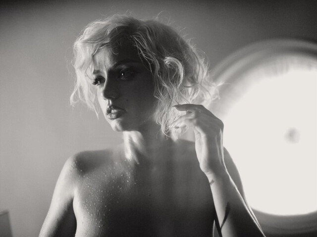Julianne Nicholson nude, Ana de Armas nude - Blonde (2022)