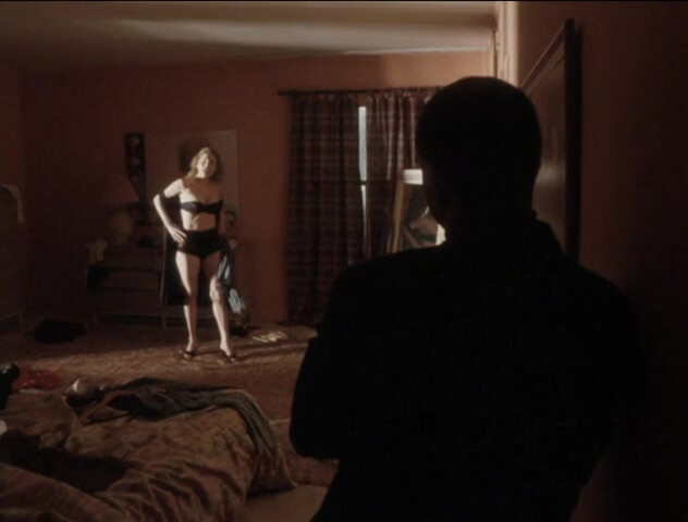 Elizabeth Mitchell sexy - Hollywood Palms (2001)
