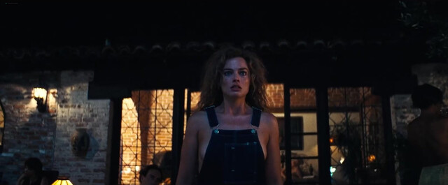 Margot Robbie nude - Babylon (2022)