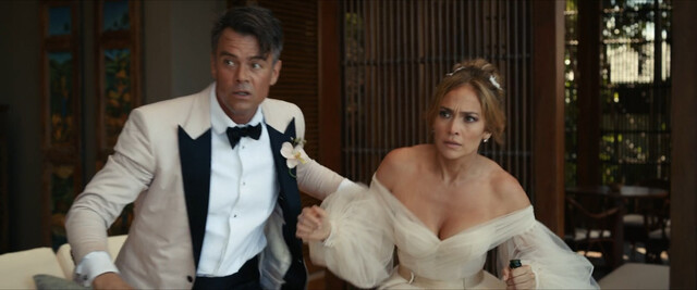 Jennifer Lopez sexy - Shotgun Wedding (2022)