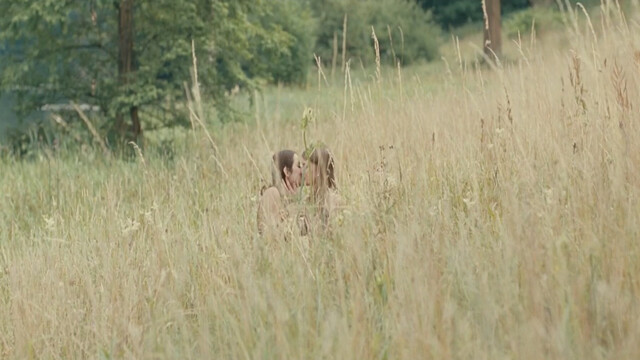 Marion Cotillard sexy - Dikkenek (2006)