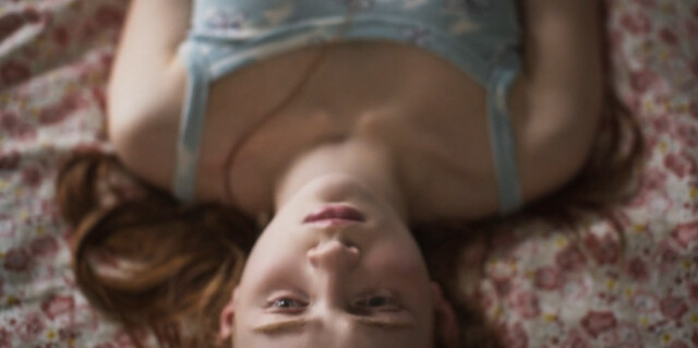 Sadie Sink sexy - Dear Zoe (2022)