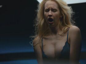 Luise Emilie Tschersich sexy, Nicola-Rabea Langrzik sexy – Blutige Anfanger s04e09 (2022)