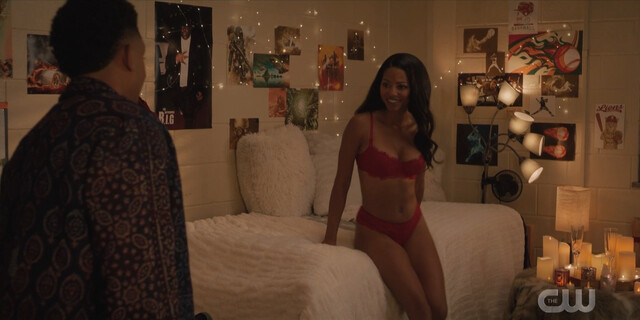 Camille Hyde sexy - All American Homecoming s02e07 (2022)