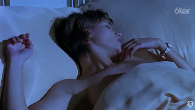 Ingrid Chauvin nude - Dormir avec le diable (2001)