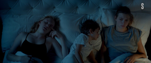 Elizaveta Ishenko sexy, Anna Mikhalkova sexy – Alisa ne mozhet zhdat s01e01-03 (2022)