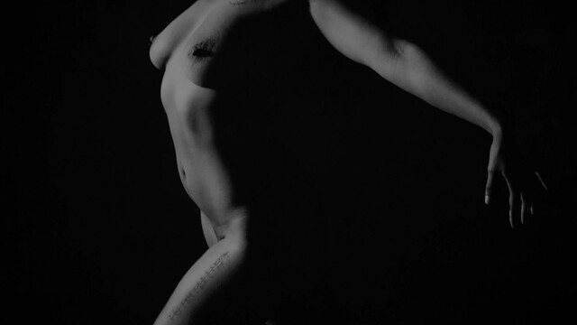 Sixtine Gignoux nude - Mona et d'autres (2019)