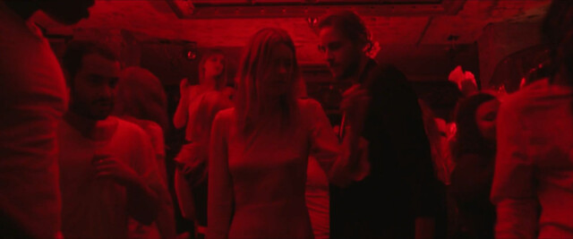 Camille Rowe sexy - Butcher Boy (2019)