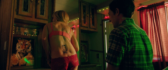 Taryn Manning sexy, Sarah Polednak sexy – Bromates (2022)