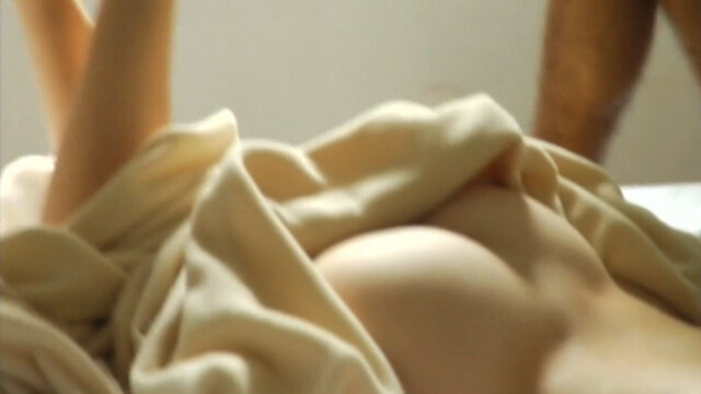 Isabela Meirelles nude - Beijo Frances (2009)