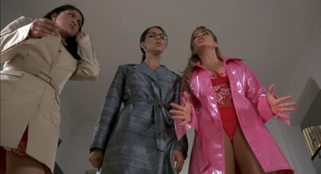 Sofia Vergara sexy, Roselyn Sanchez sexy, Jaci Velasquez sexy – Chasing Papi (2003)