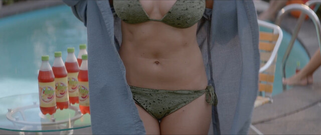 Macarena Miguel sexy, Ximena Romo sexy – Un Retrato de Familia (2022)